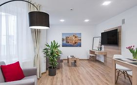Old Town Apartments - B12